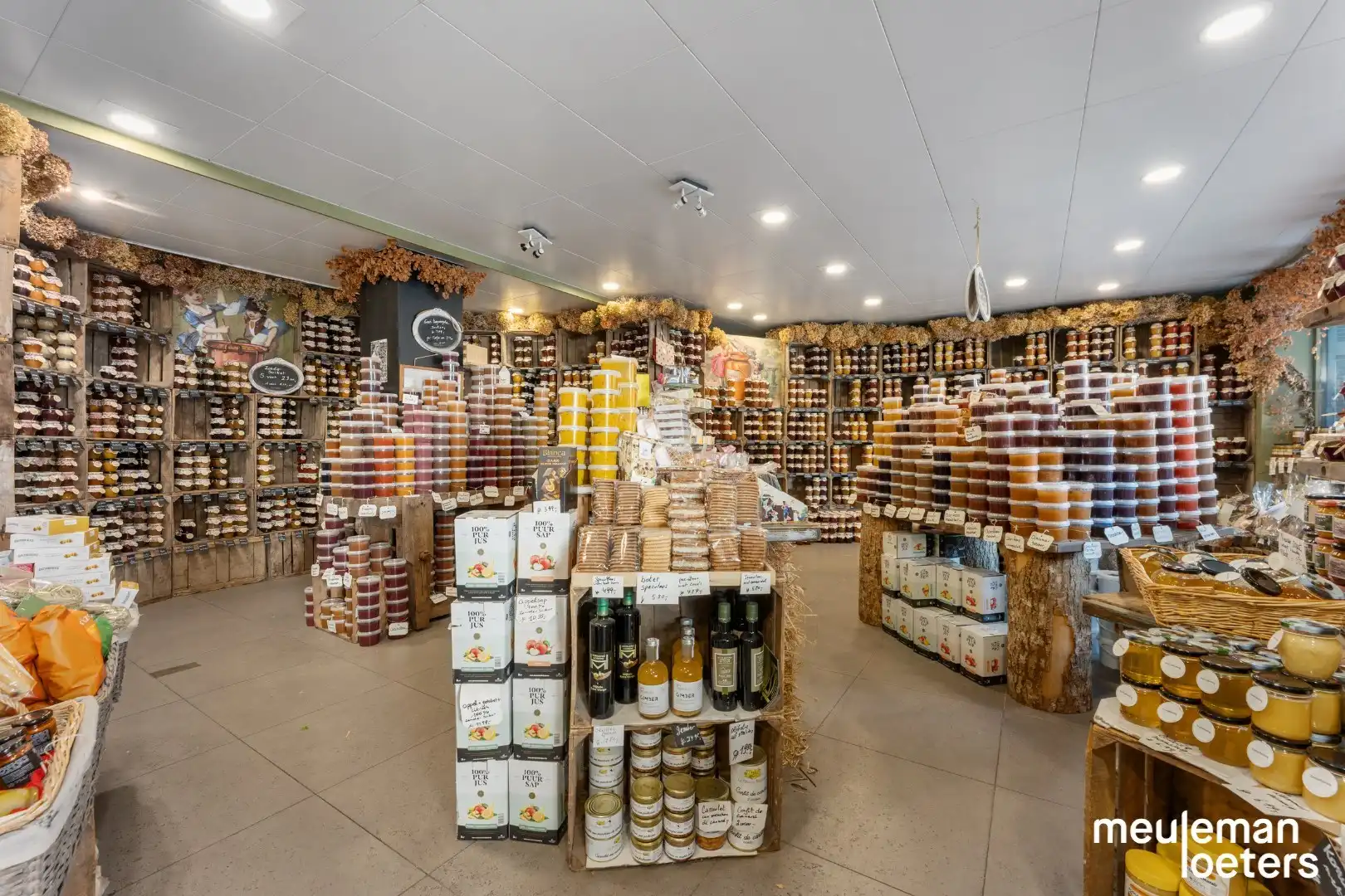 uiterst commercieel gelegen handelspand met ruime woonst foto 2