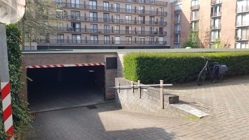 Afgesloten garage in centrum Beveren te huur foto 1