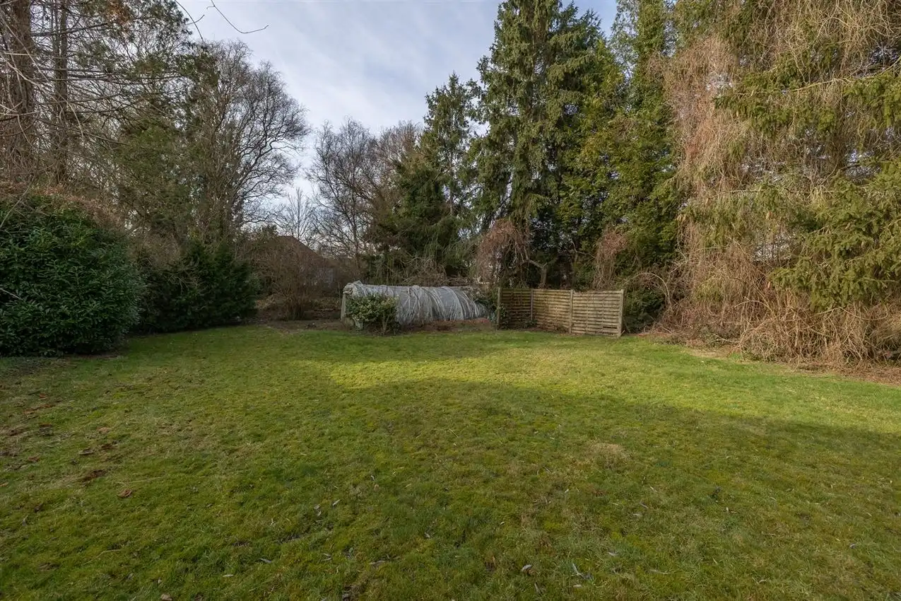 Te renoveren splitlevel woning in doodlopende straat foto 3