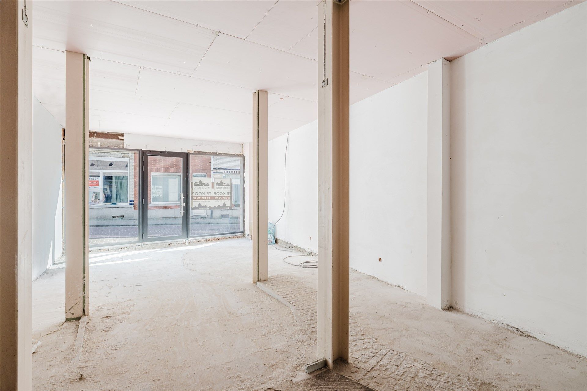 Handelspand op topligging in centrum Wetteren foto 5