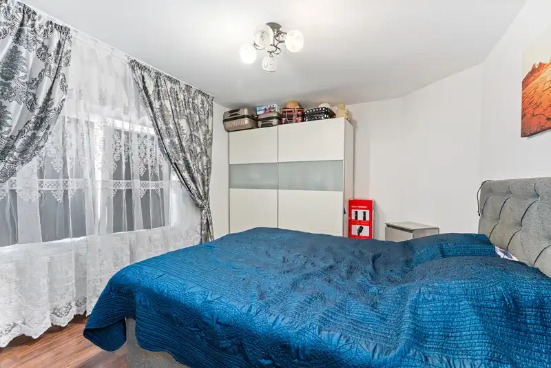 Centrum Roeselare - Instapklare woning met 3 slaapkamers, veranda en gezellige tuin. foto 12