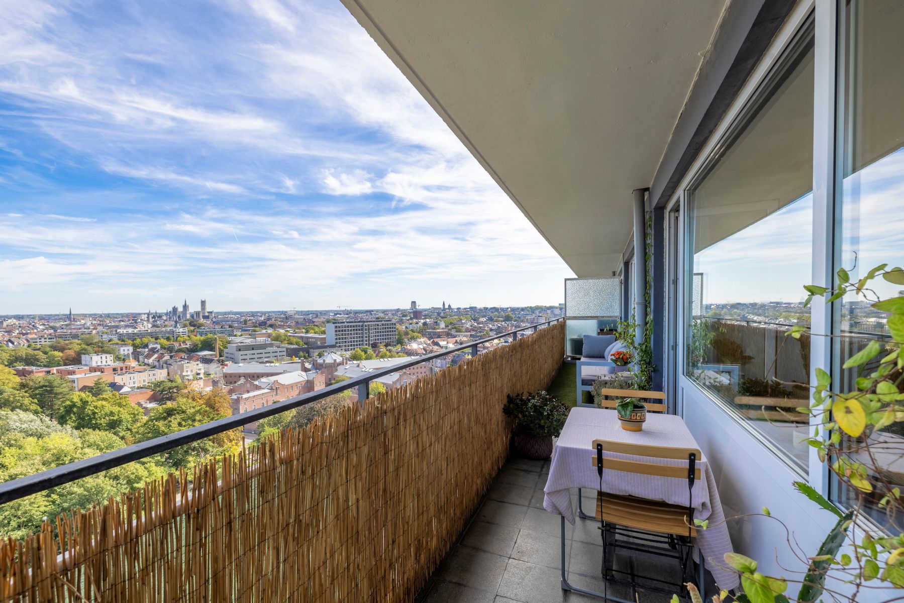 APPARTEMENT MET 2 SLAAPKAMERS EN PRACHTIG UITZICHT TE KOOP foto 14