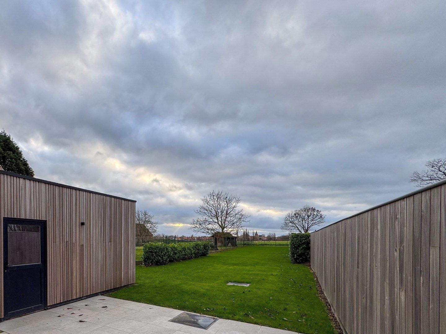 Volledig gerenoveerde woning met 3 slaapkamers, carport en tuin. foto 17