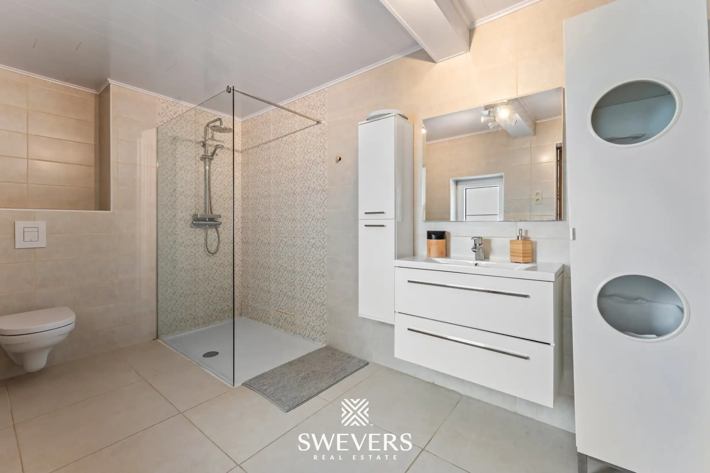 Instapklare, volledig gerenoveerde rijwoning met 3 slaapkamers en ruime tuin in Wellen foto 10