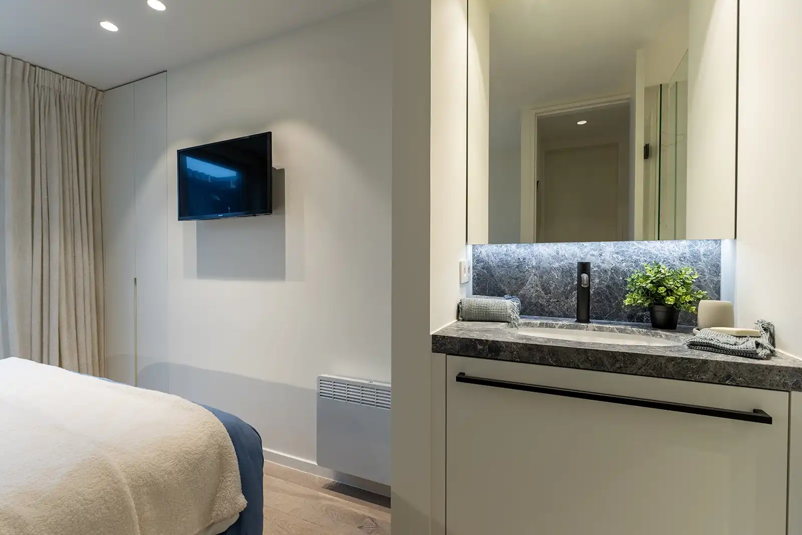 Prachtige penthouse met grote zonneterrassen (50 m²), met zijdelings zeezicht. foto 12