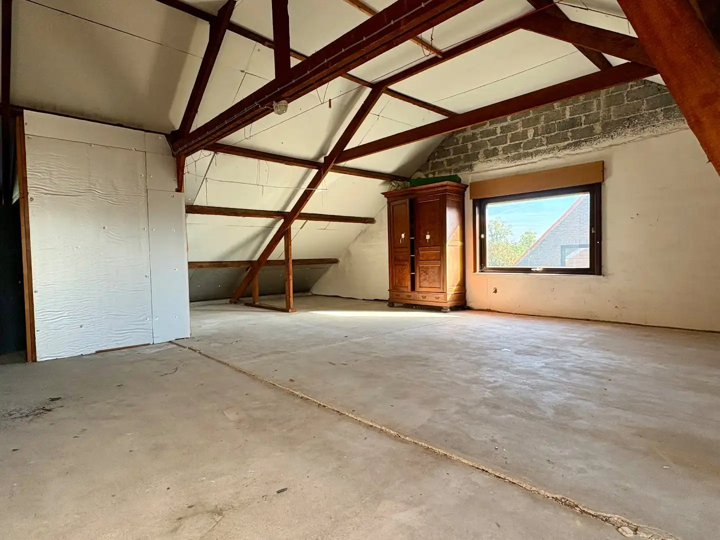 Ruime alleenstaande woning te koop met veel potentieel in Bissegem  foto 16