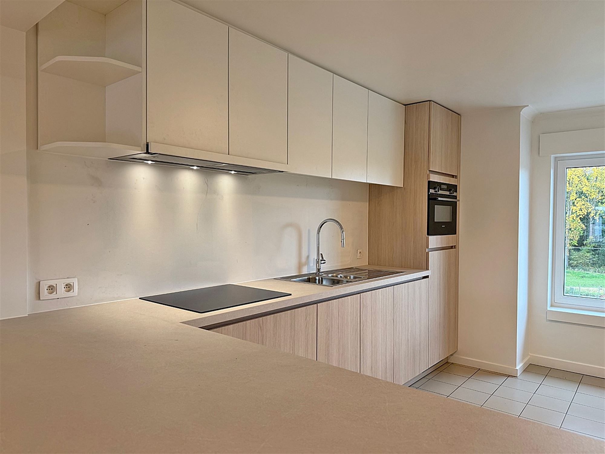 Instapklaar vernieuwd APPARTEMENT (2de verdieping) met 2 slaapkamers  foto 4
