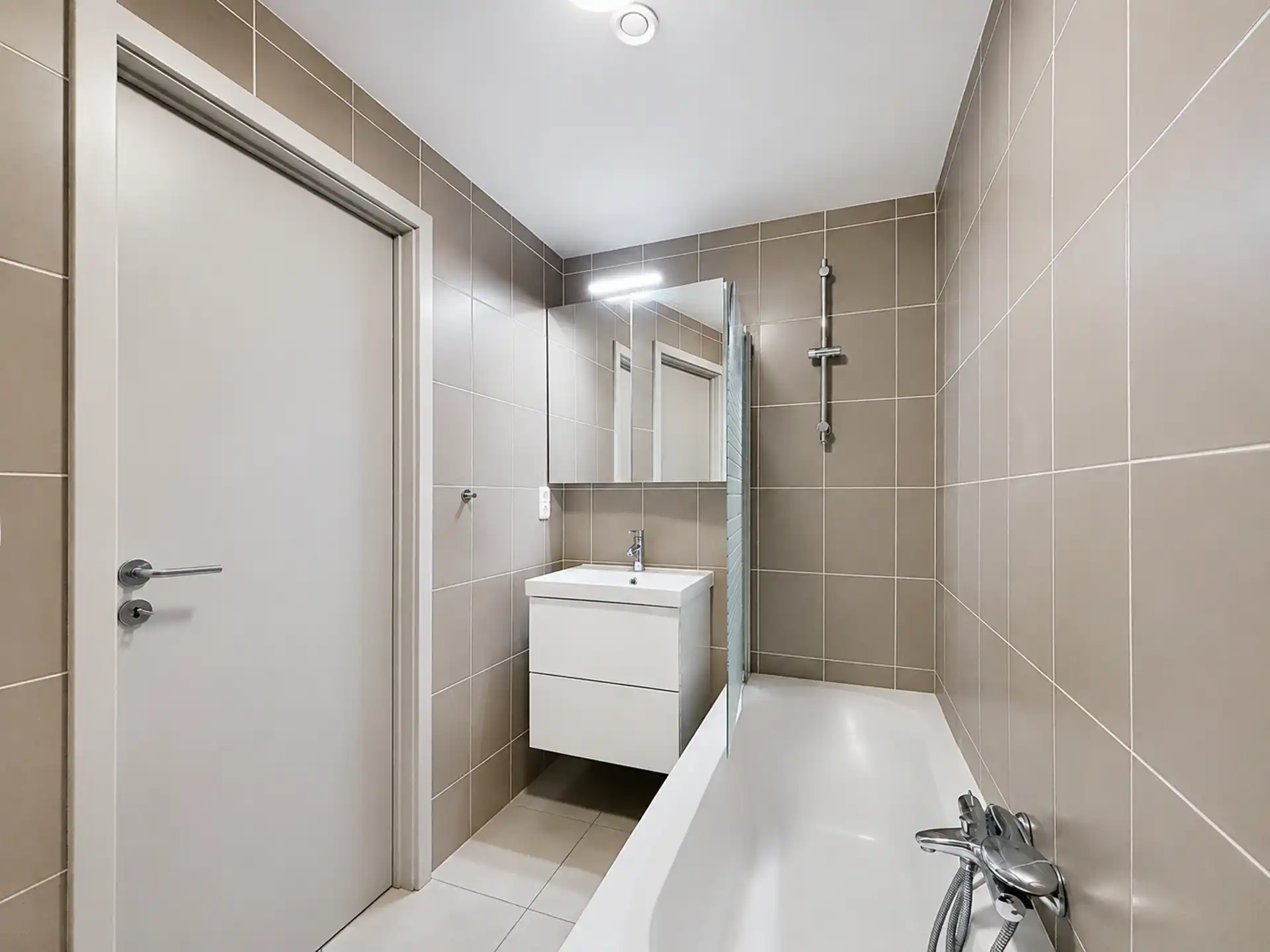 Mooi appartement met 2 slaapkamers in het hart van Waterloo foto 5