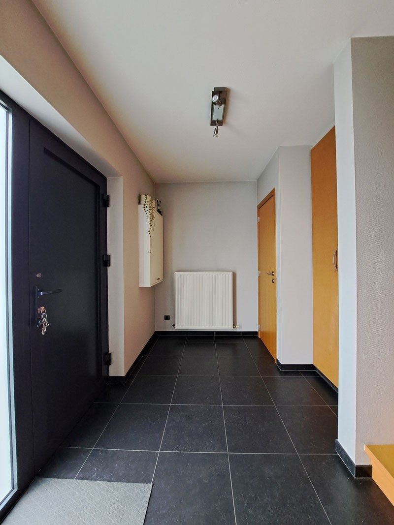 Eigentijdse driegevelwoning te Oudsbergen foto 2