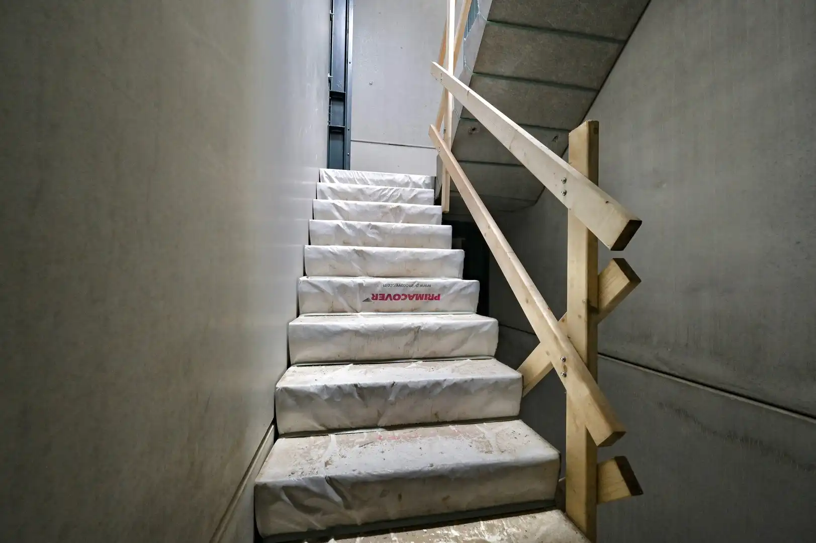 Casco KMO-unit met kantoor, autostaanplaats op toplocatie foto 10