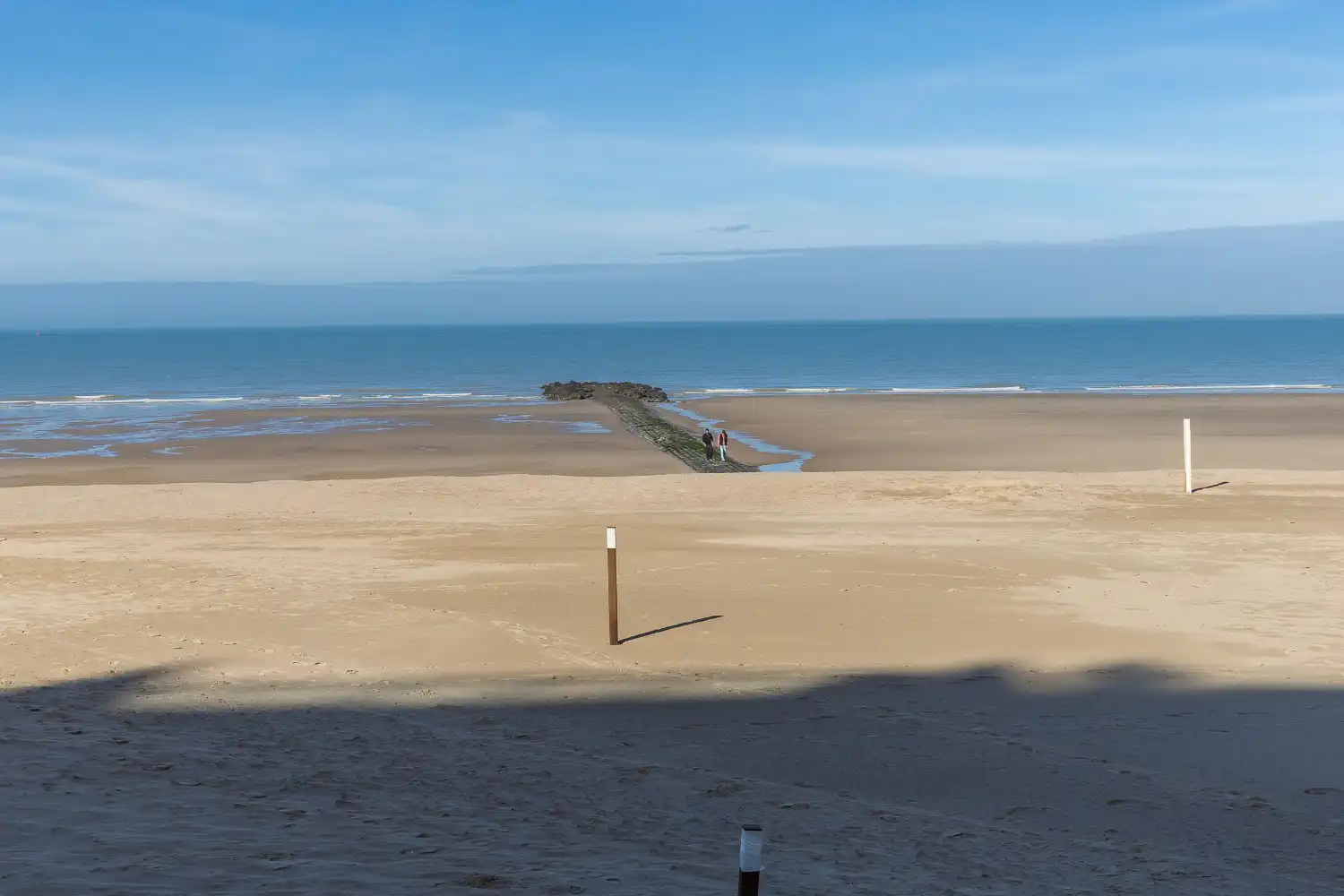 Lichtrijke studio met zuidgericht terras op de zeedijk van Middelkerke te koop foto 20