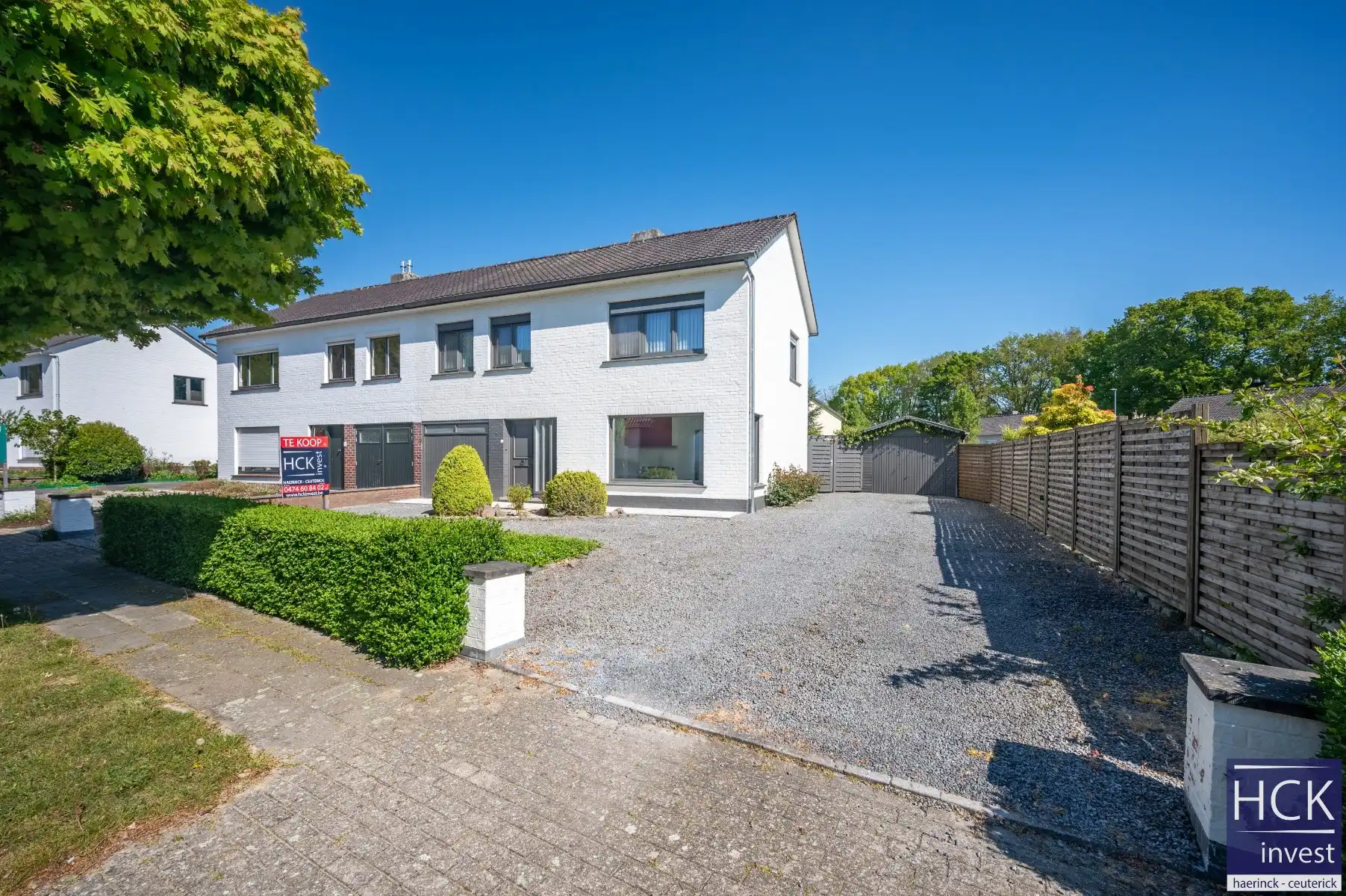 Hoofdfoto van de publicatie: KRUISHOUTEM - Ruime halfopen woning op 674 m² met 4 SLPK., aan het Lozerbos!