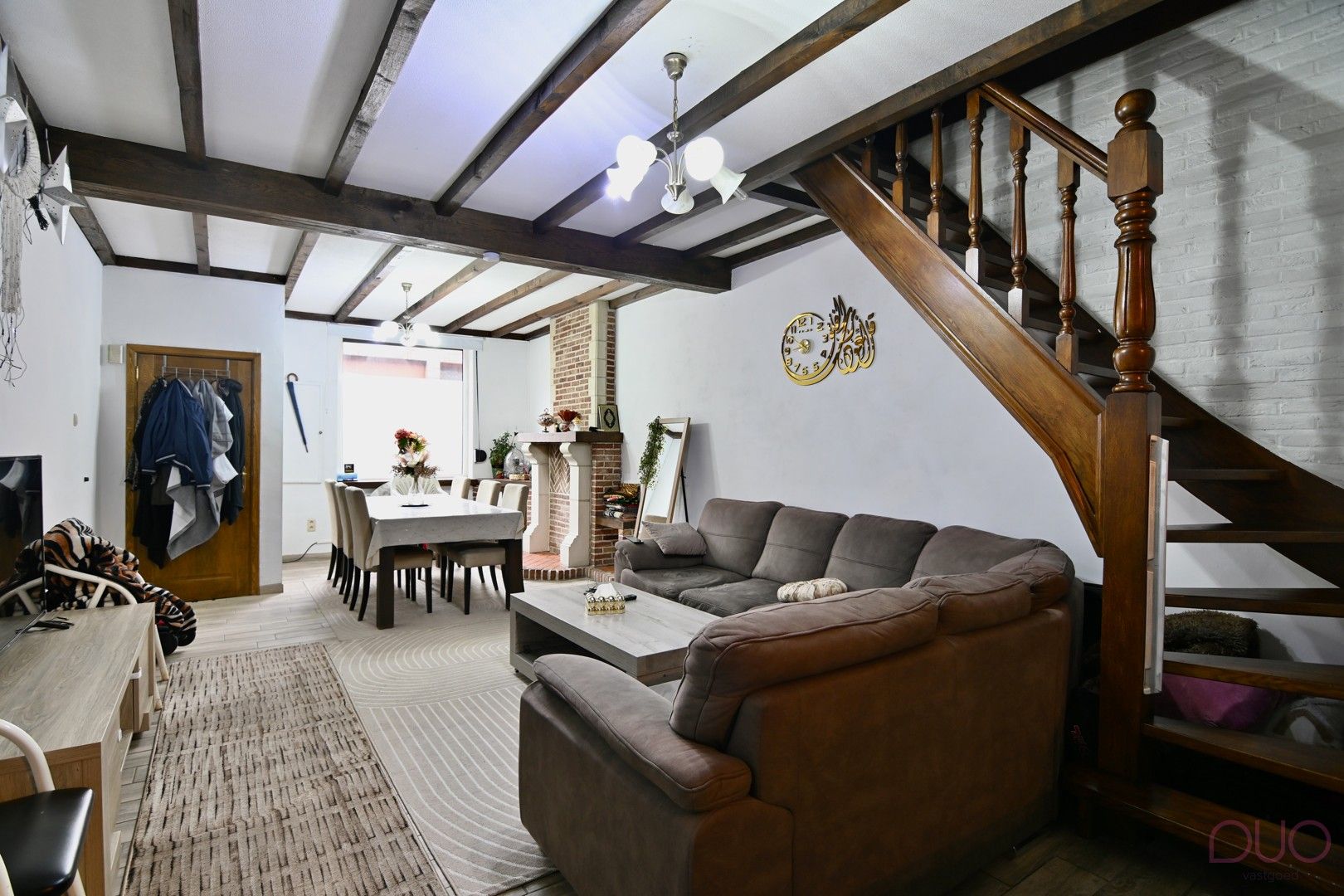 Licht op te frissen woning in hartje Sint-Truiden met 3 slaapkamers en 12x zonnepanelen foto 2