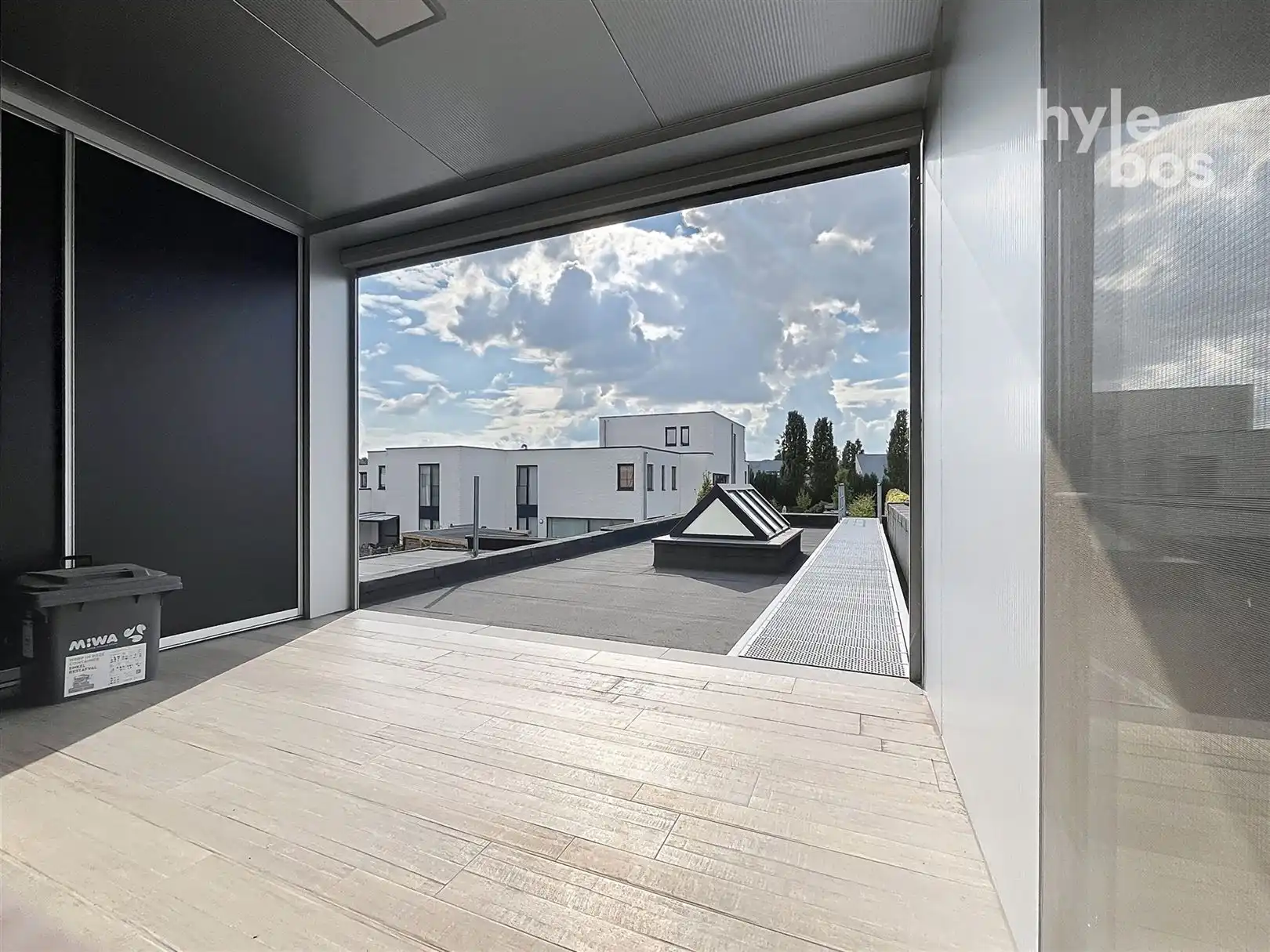 Ruime, moderne kantoorruimte  foto 13