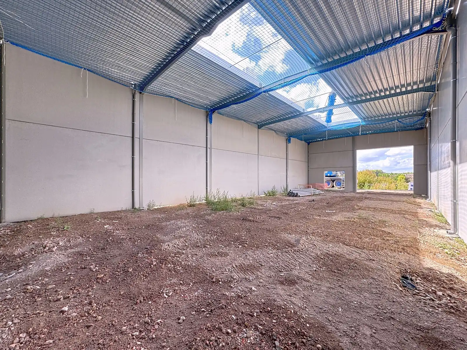 NB MAGAZIJN (203m²) inclusief 1 private PARKEERPLAATS op industriezone "Schatting" te Zedelgem foto 3