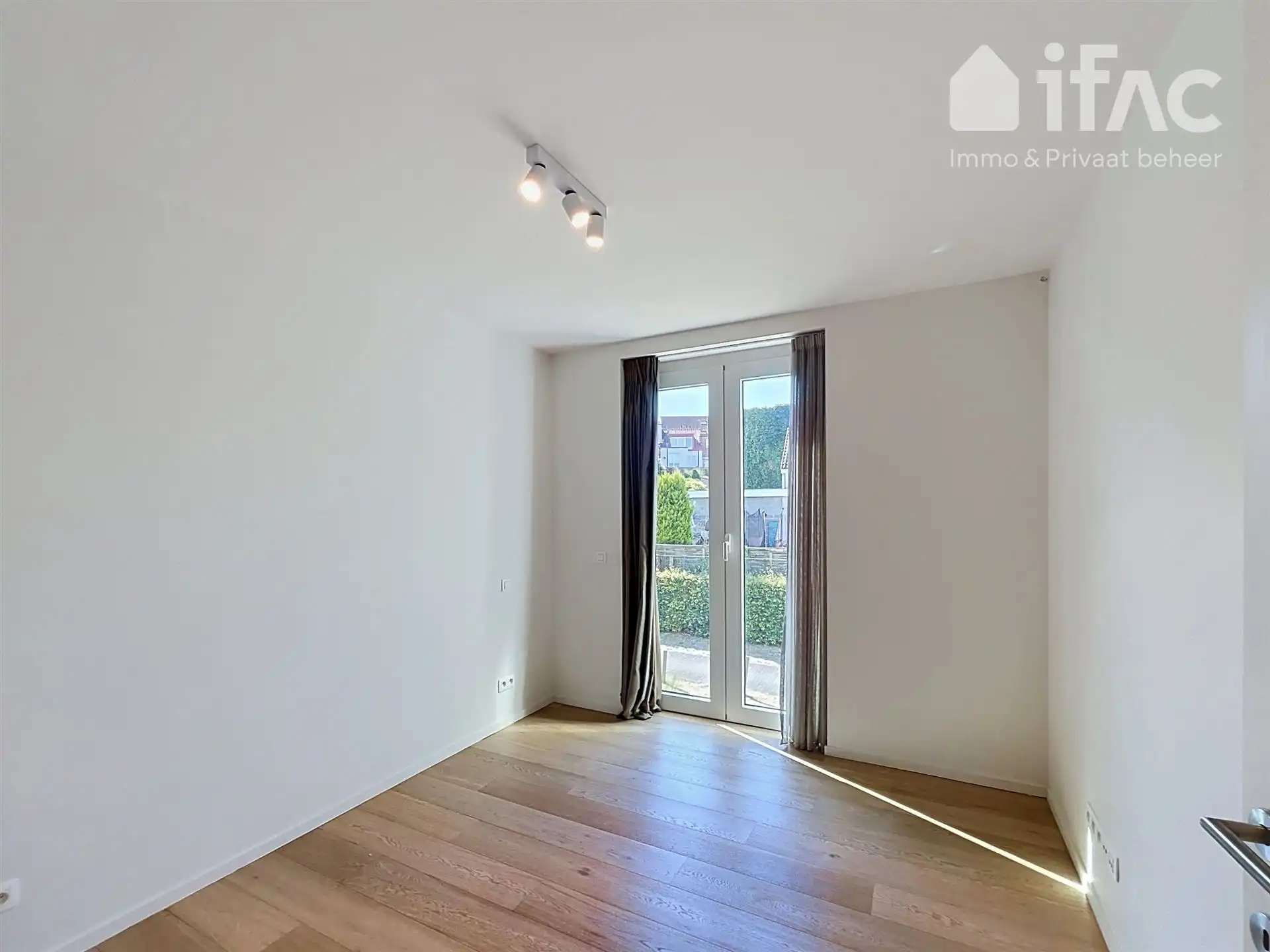 Uitstekend afgewerkt 2 slaapkamer appartement met mooi zicht foto 23