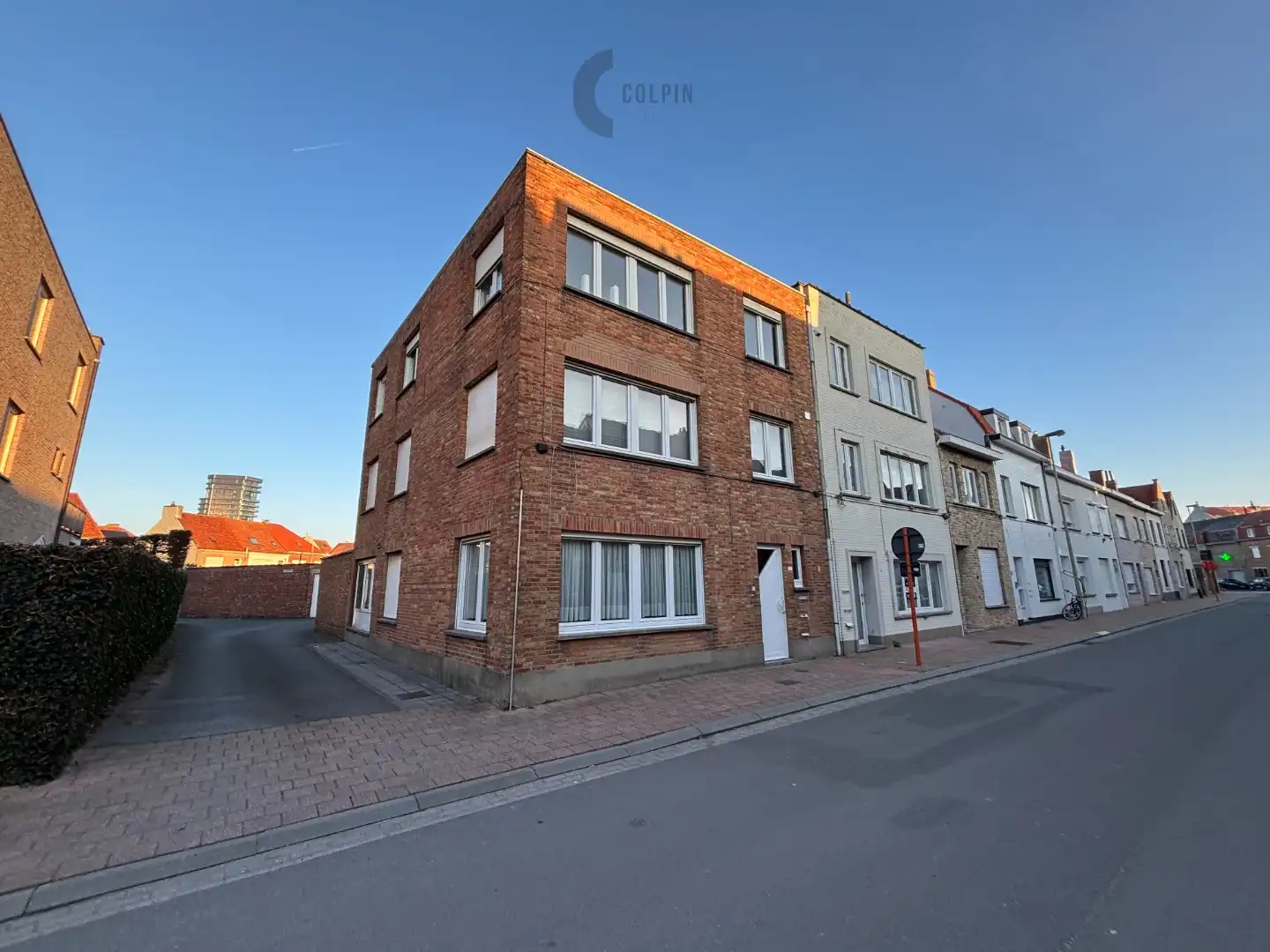 Garagebox in het centrum van Heist foto {{pictureIndex}}