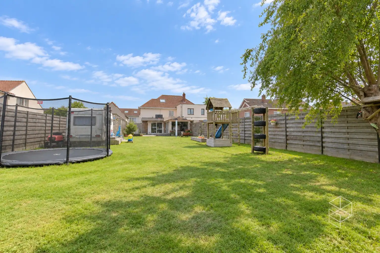 UITSTEKEND GELEGEN WONING met GROTE TUIN op 1015m2 foto 2