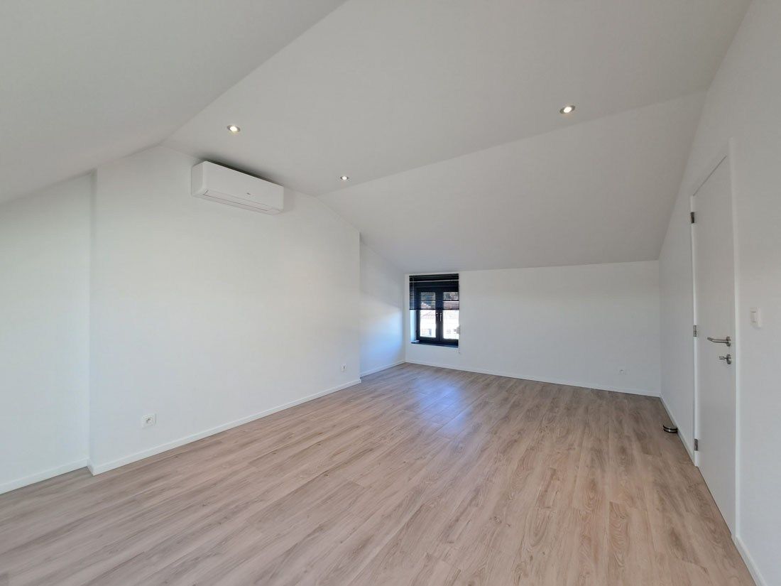 Instapklaar ruim duplex appartement te Rekem foto 15