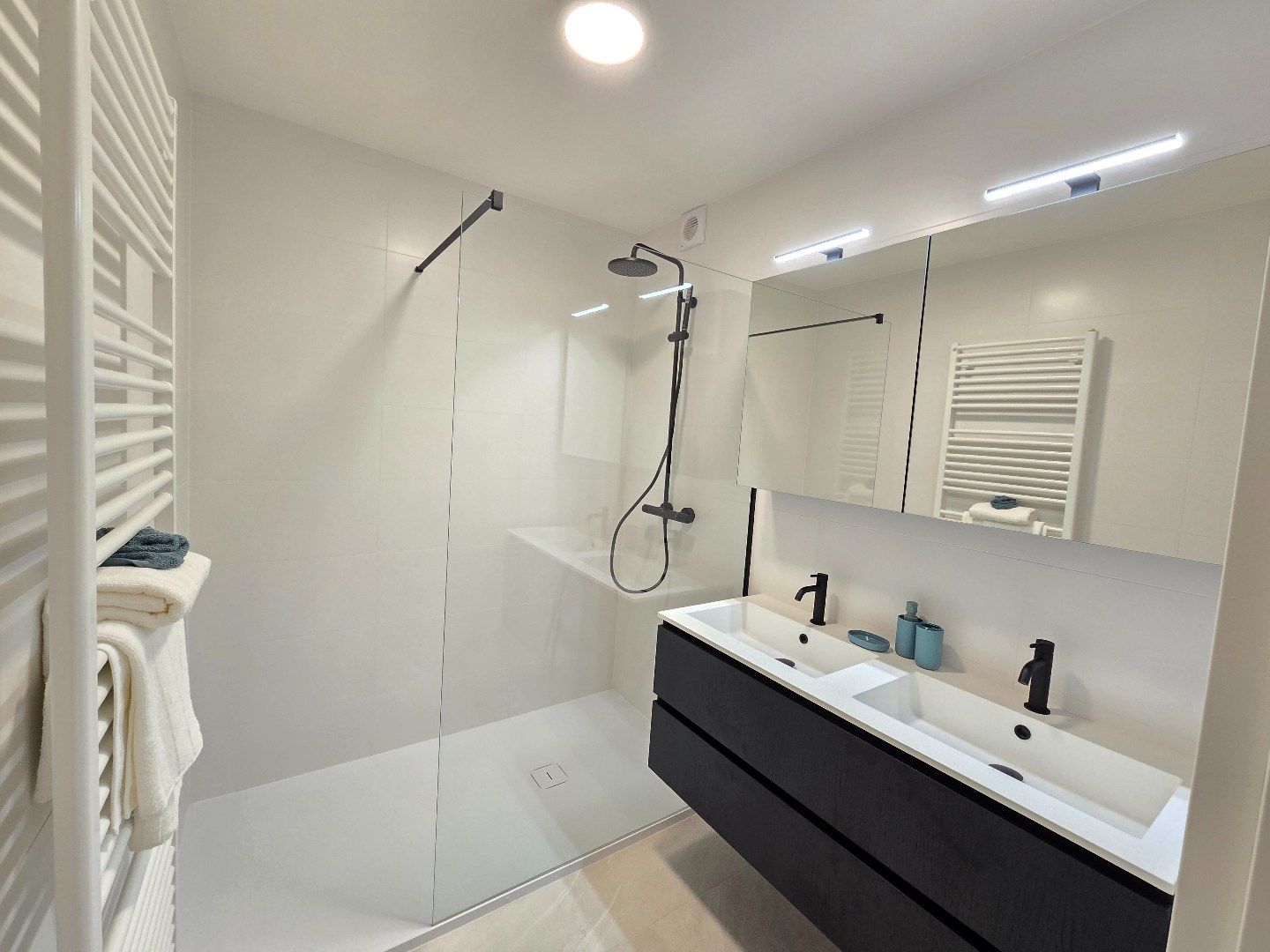 Gerenoveerd appartement met 2 slpk's foto 6