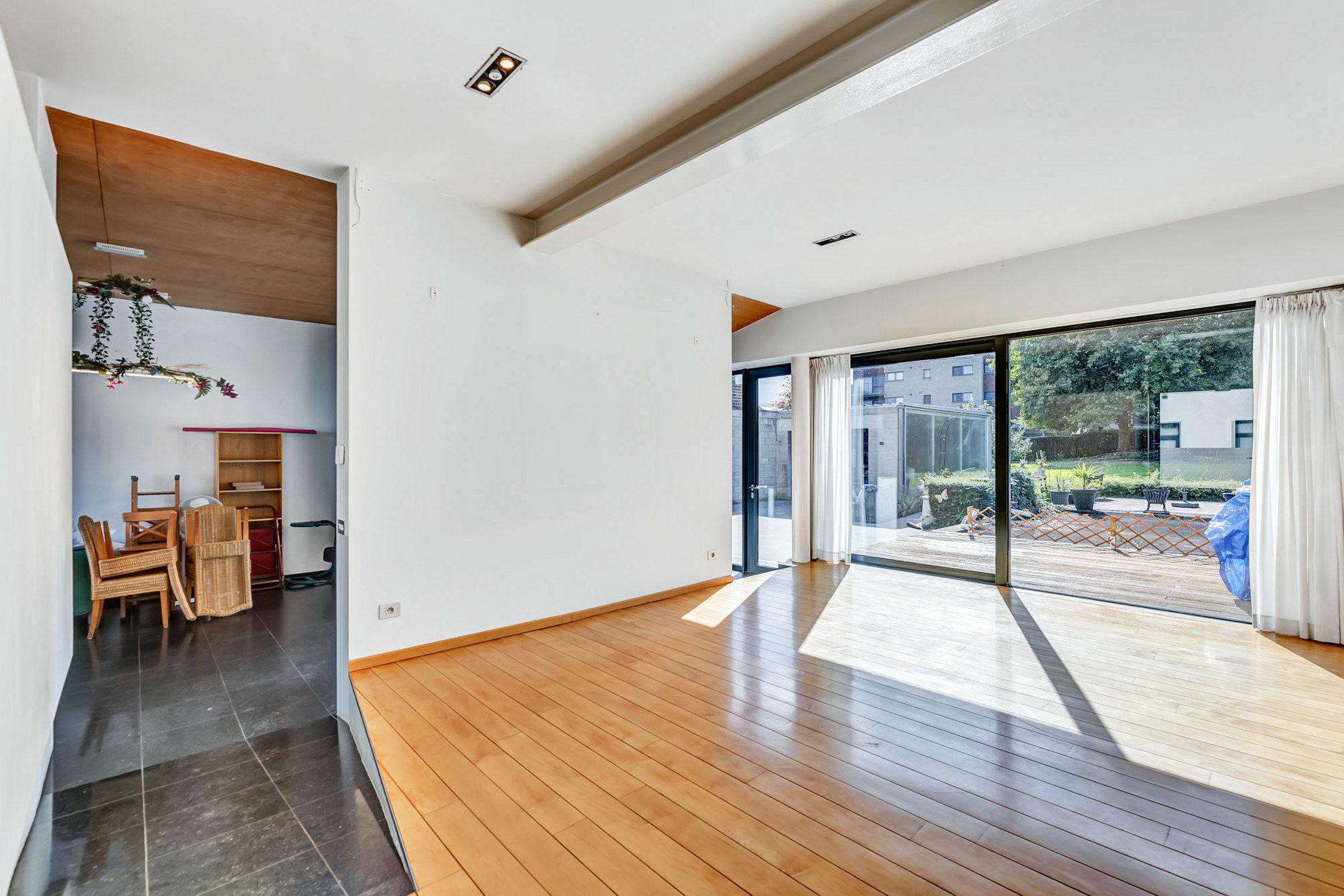Instapklare woning met garage en tuin nabij station foto 6