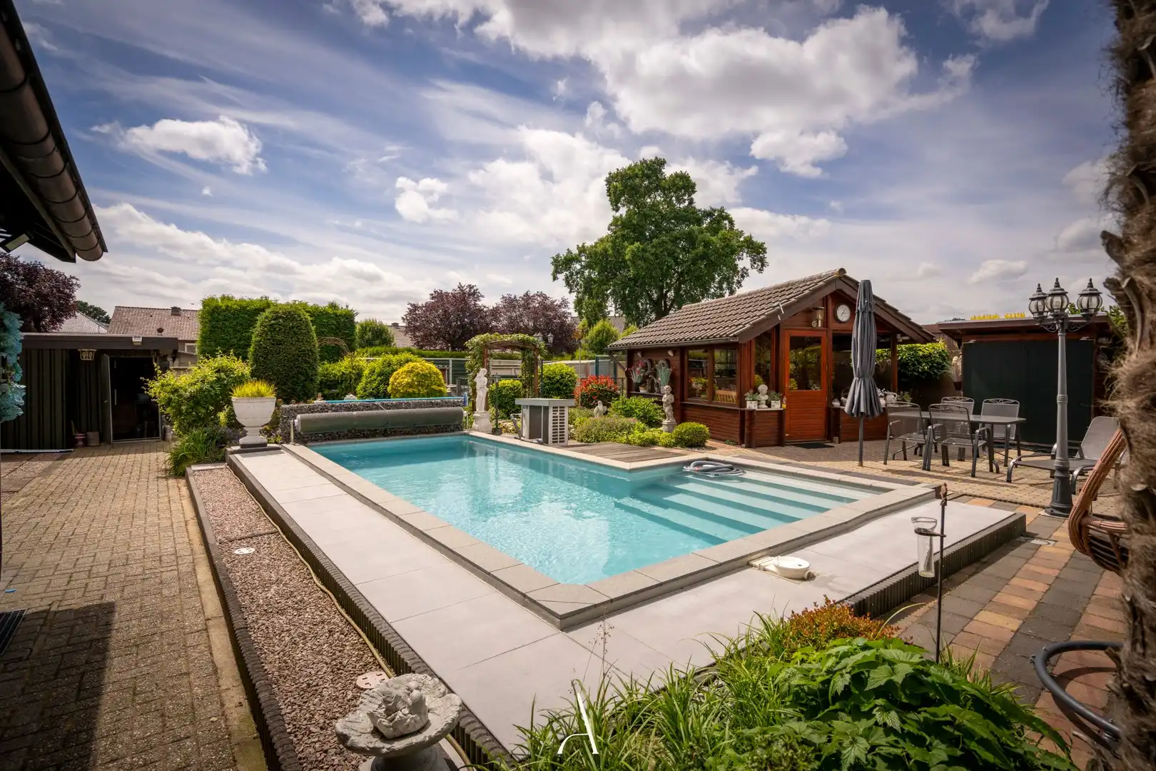 Instapklare gezinswoning met verwarmd zwembad en levensbestendige indeling op 840 m² foto 24