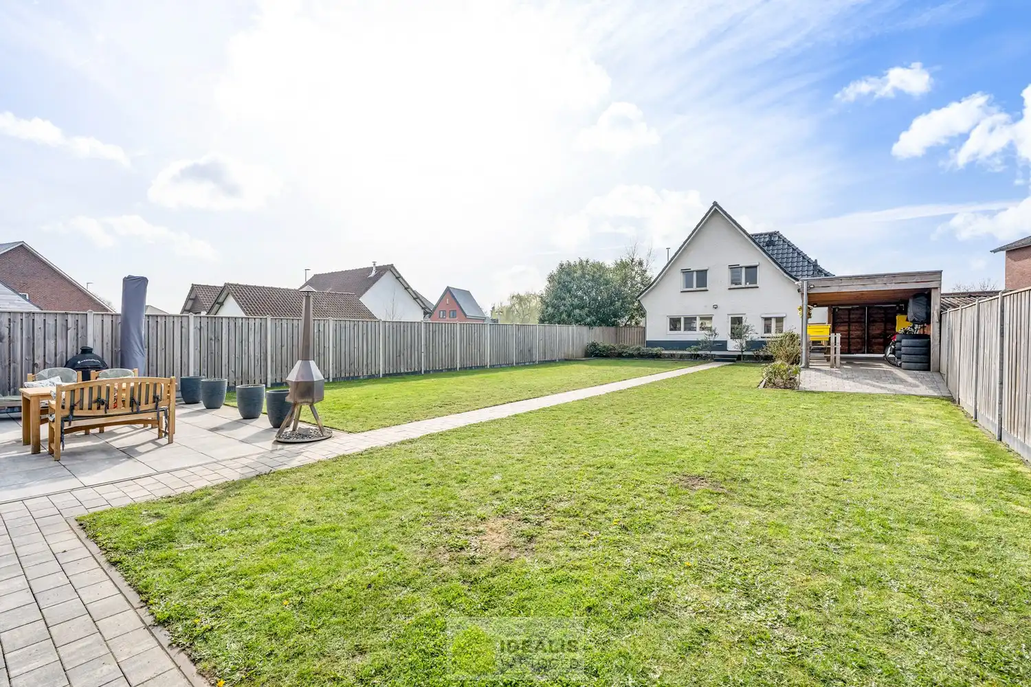 Recent gerenoveerde en perfect onderhouden eengezinswoning met lichtrijke leefruimte, praktisch uitgeruste keuken, 3 slaapkamers, knappe badkamer en knap bijgebouw! foto 45