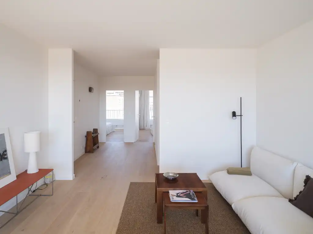 Centrum Gent – lichtrijk gerenoveerd twee slaapkamerappartement met terras en zicht over de Bijloke en de Leie. foto 4