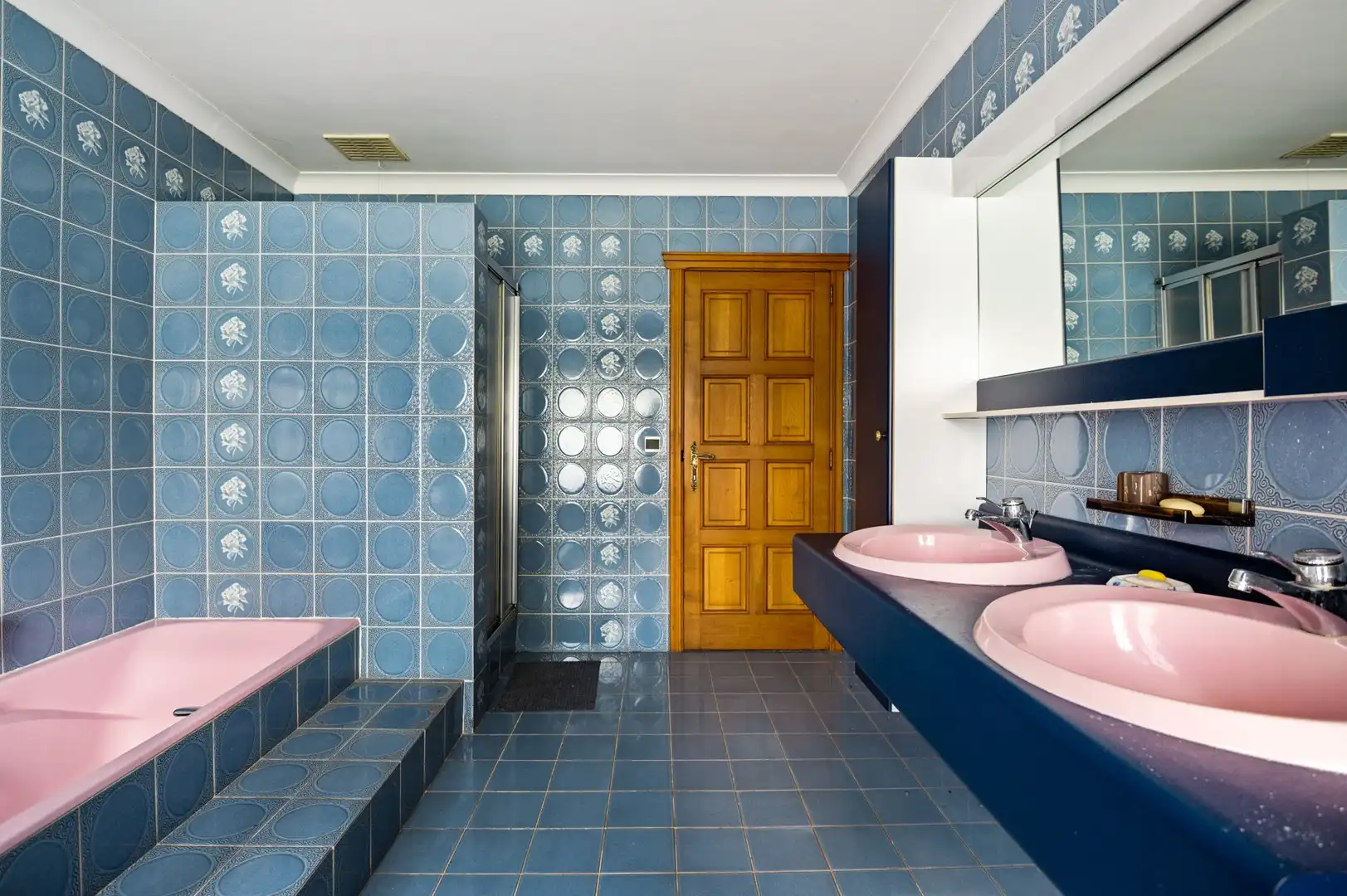 Gelijkvloerse woning met veel potentieel op een ruim perceel nabij het centrum van Herselt! foto 12