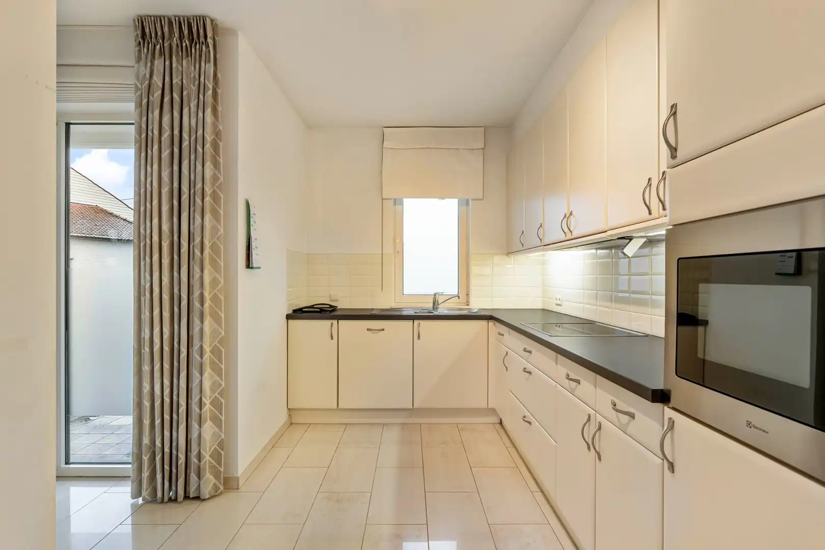 Lichtrijk 2-slaapkamerappartement met 2 terrassen + autostaanplaats in Zepperen (Sint-Truiden). foto 6