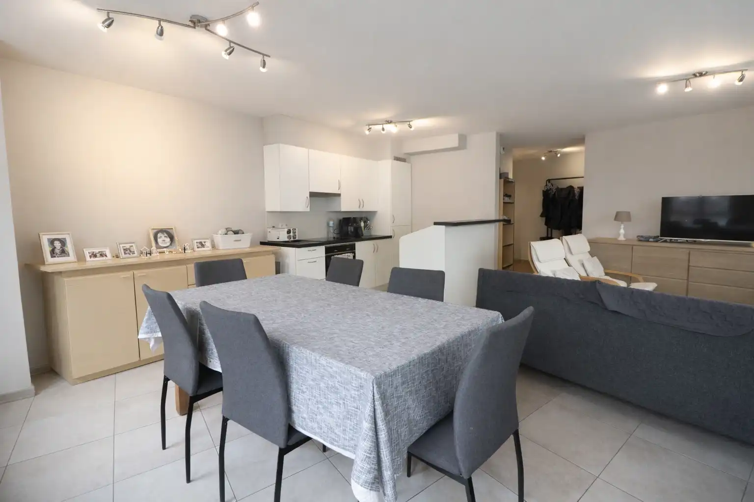 Recent hoekappartement met 2 slaapkamers en open zicht op het Casinoplein. foto 3