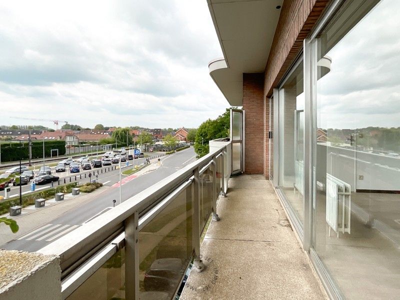 Instapklaar appartement met twee slaapkamers, terras en autostaanplaats in hartje Beveren foto 10