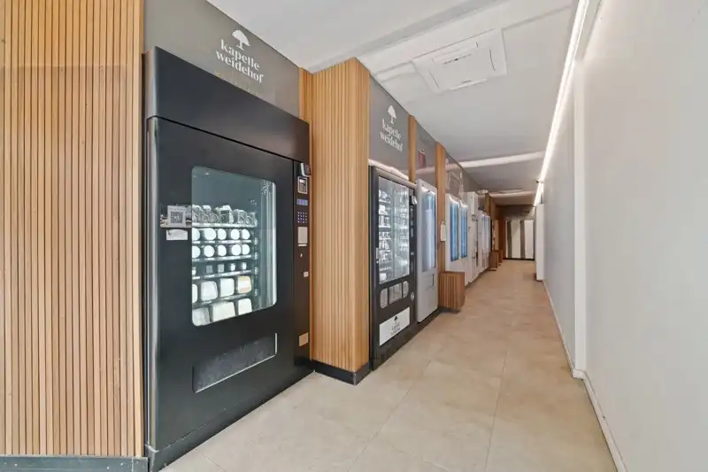 Ruime handelszaak nabij het casino van Middelkerke foto {{pictureIndex}}
