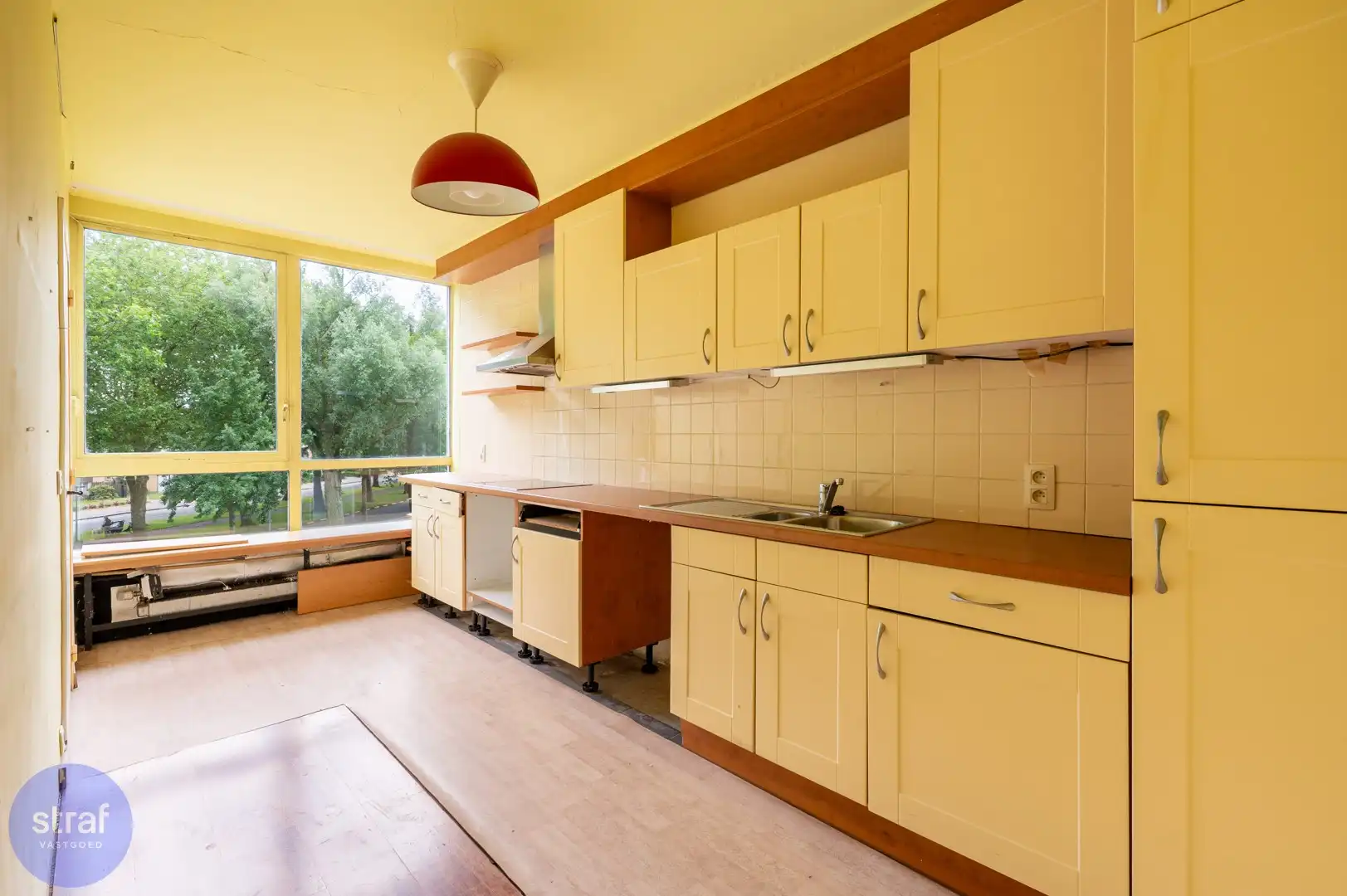 Te renoveren 3-slaapkamerappartement  in de Panorama Tower op Linkeroever foto 4