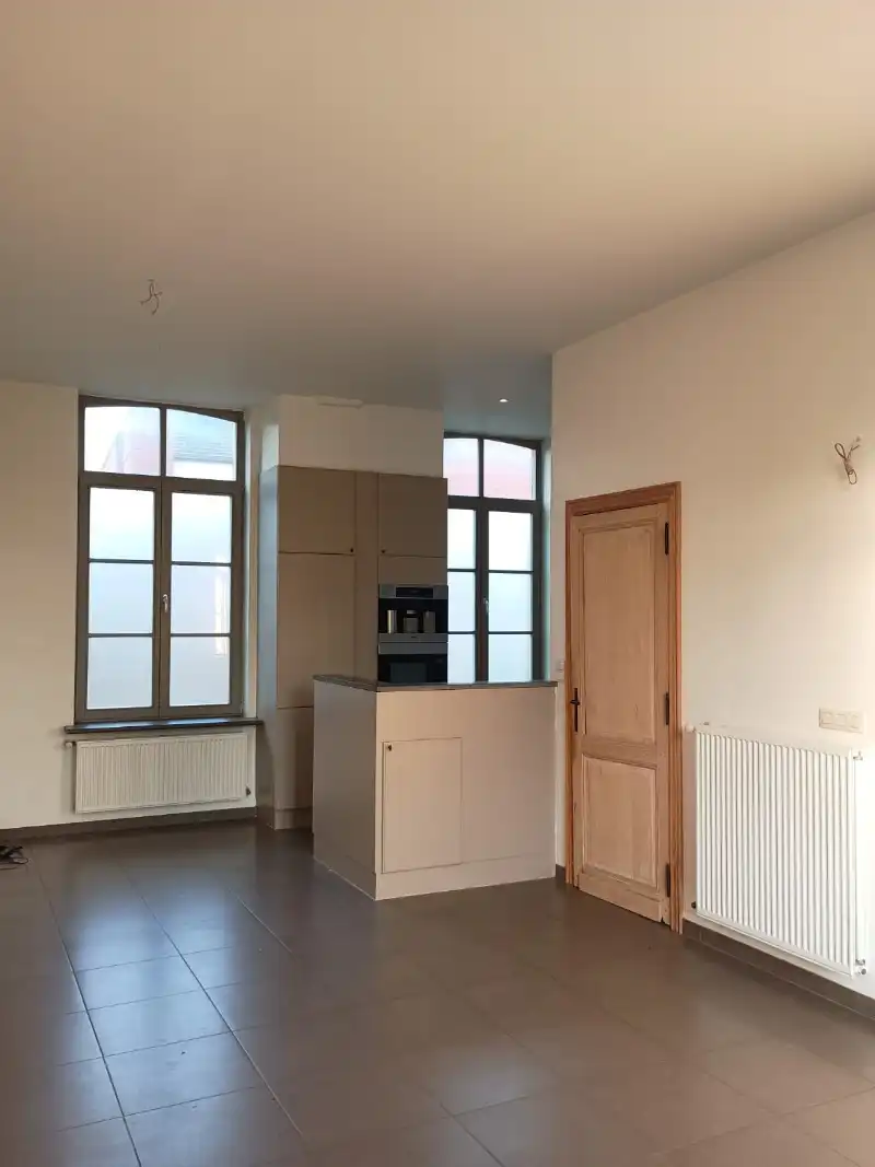 Mooie woning en gerestaureerd schoolgebouw foto 9