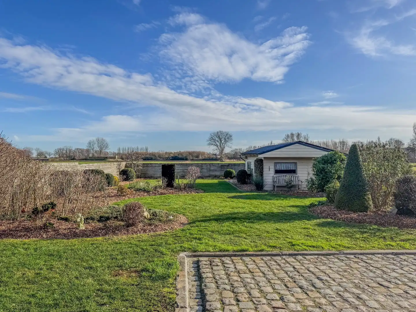 Ruime villa met 3 slaapkamers, ruime garage en tuin. foto 4