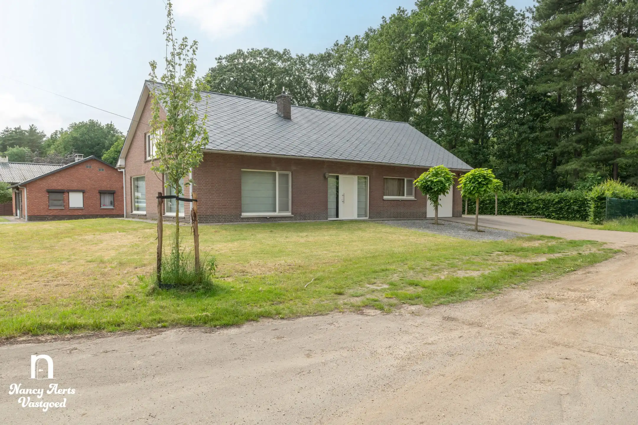 Rustig wonen – ruime gezinswoning op een perceel van 1102 m² foto 2