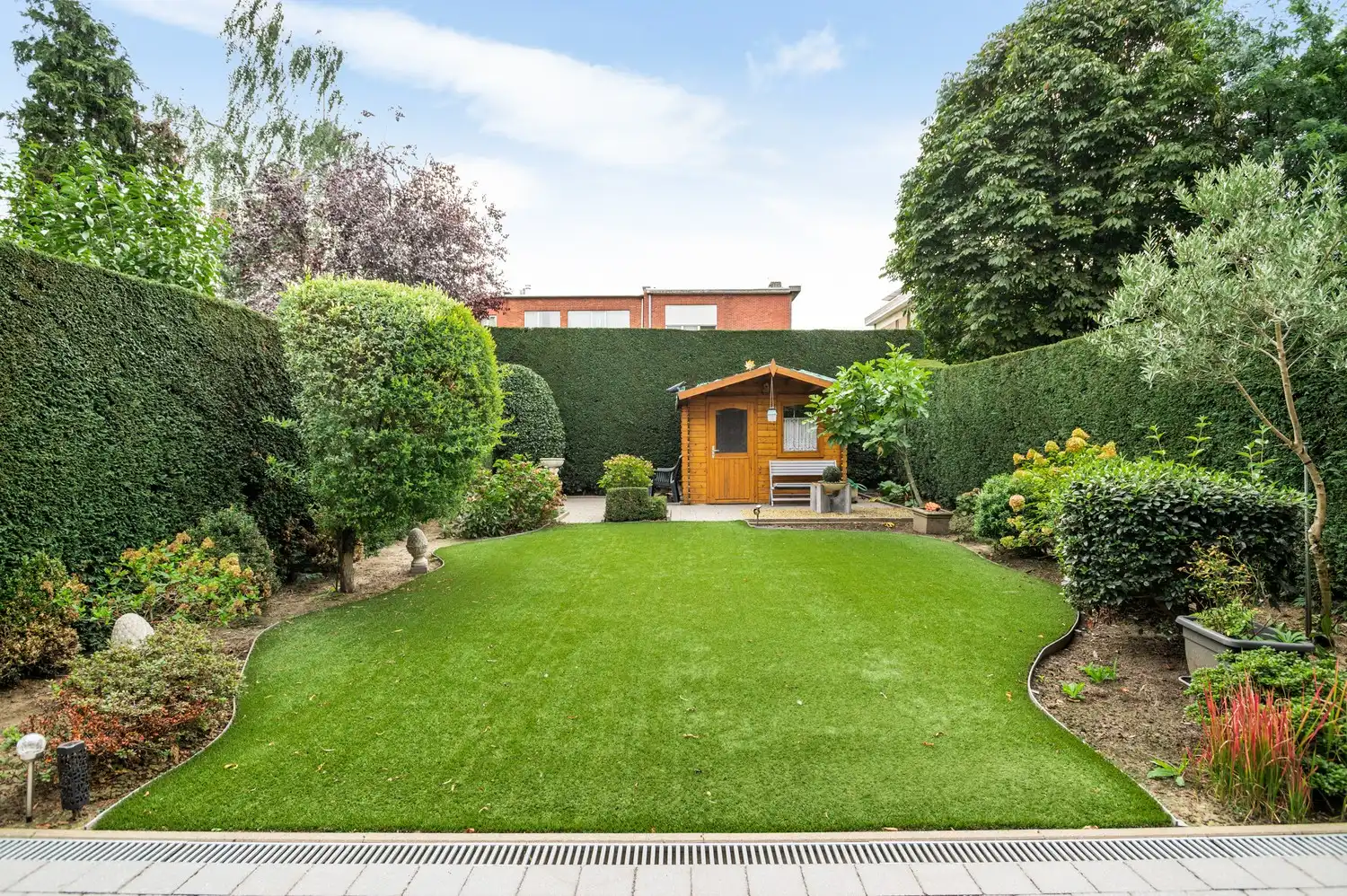 Halfopen bel-etagewoning met 3 slaapkamers, garage en zuidoostgerichte tuin foto 2