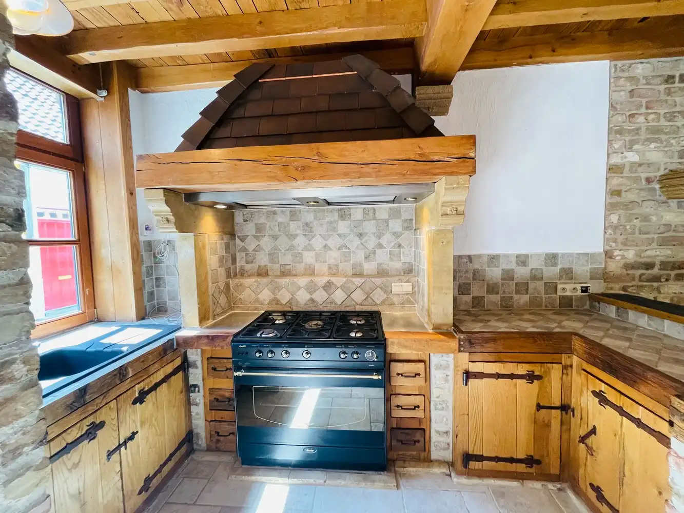 Brugge centrum, in charmante rustige straat,  NETTE KARAKTERVOLLE KNUSSE STADSWONING met patio en 2 ruime slaapkamers foto 3