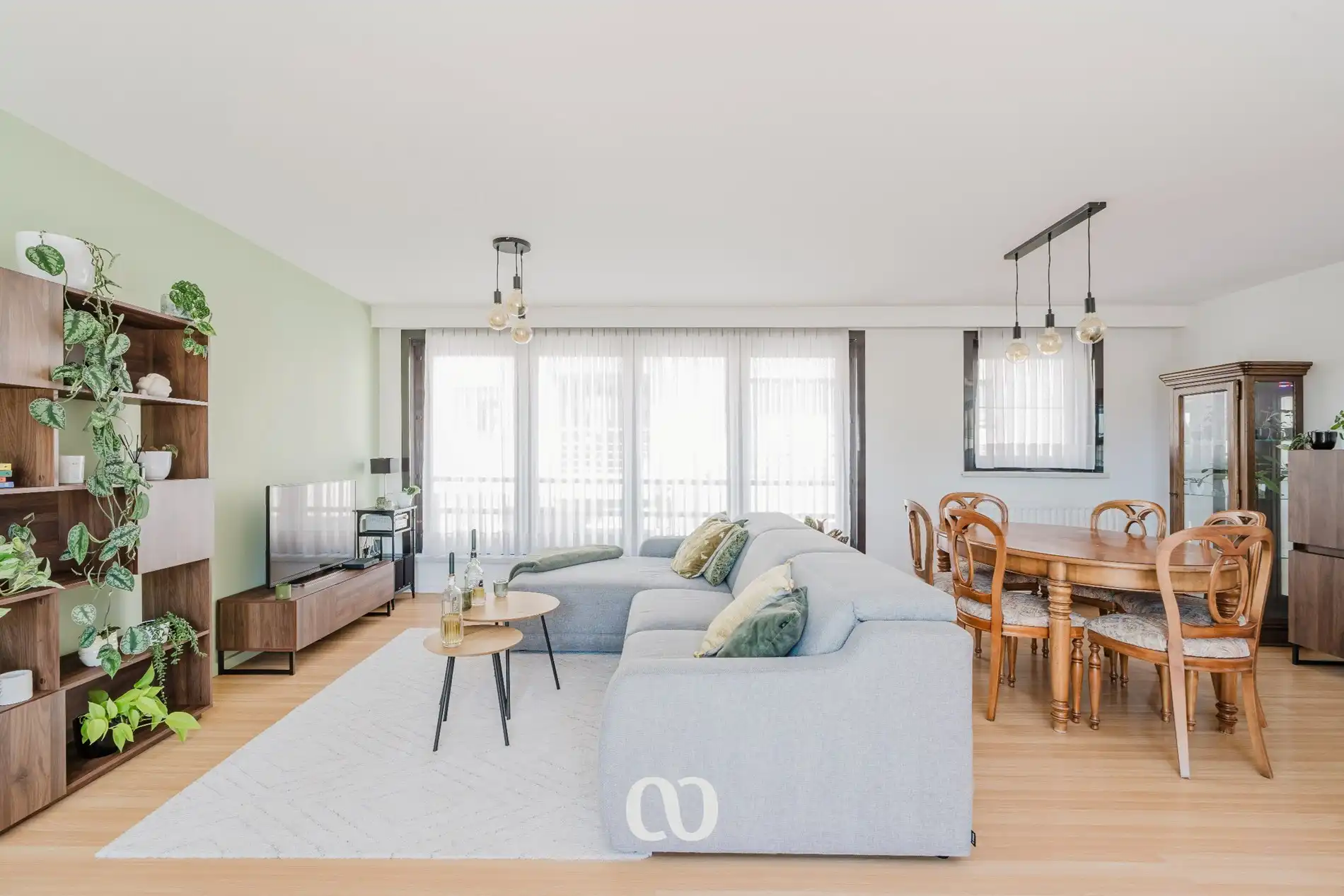 Instapklaar appartement met groot terras foto 1