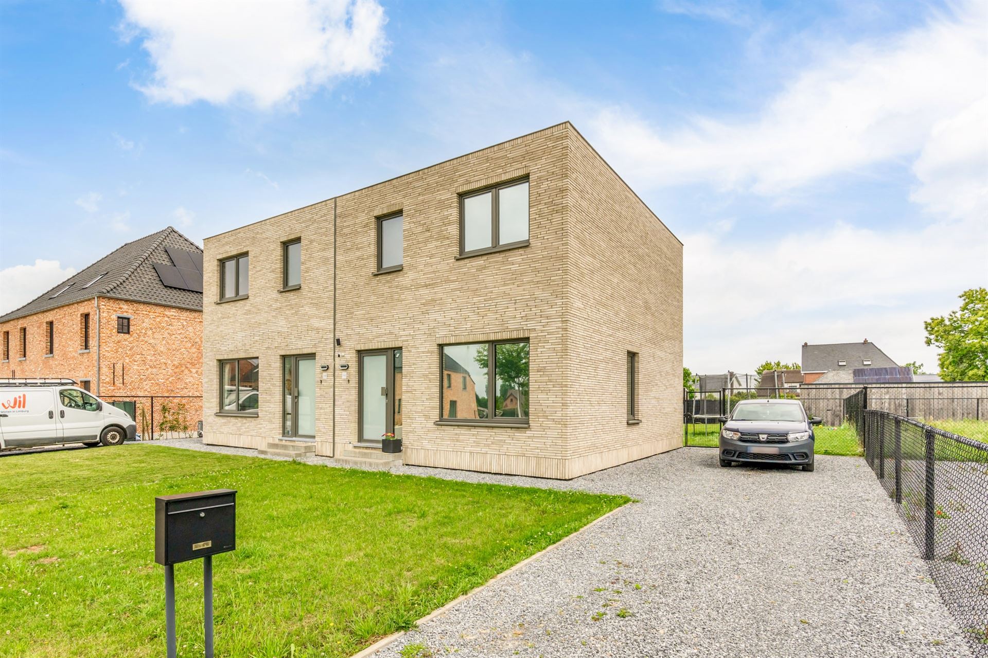 Investeringsproject! Halfopen bebouwing te Nieuwerkerken foto 2