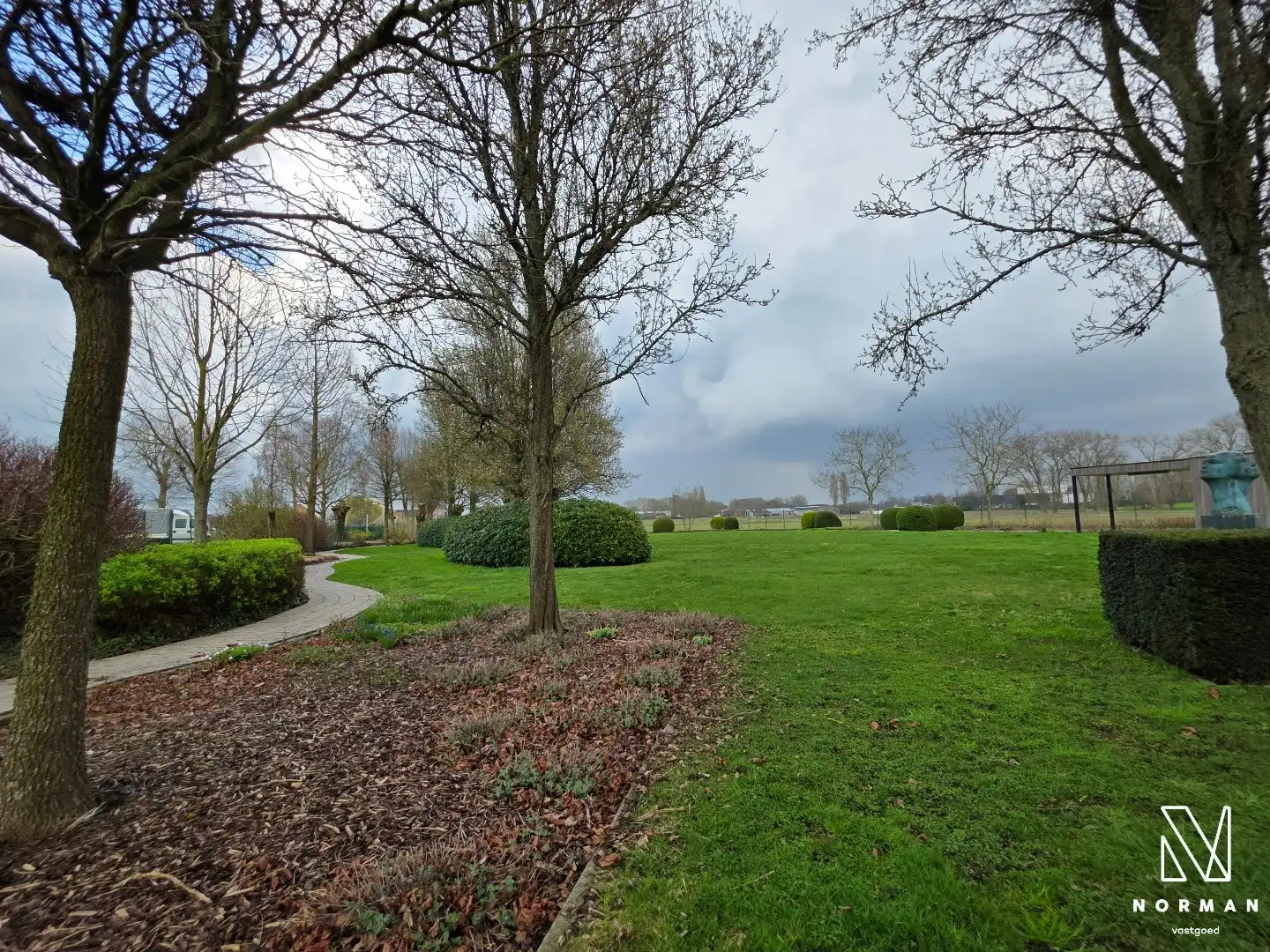 Prachtig domein met luxueuze instapklare villa, grote tuin en landbouwgrond in Hulste foto 5