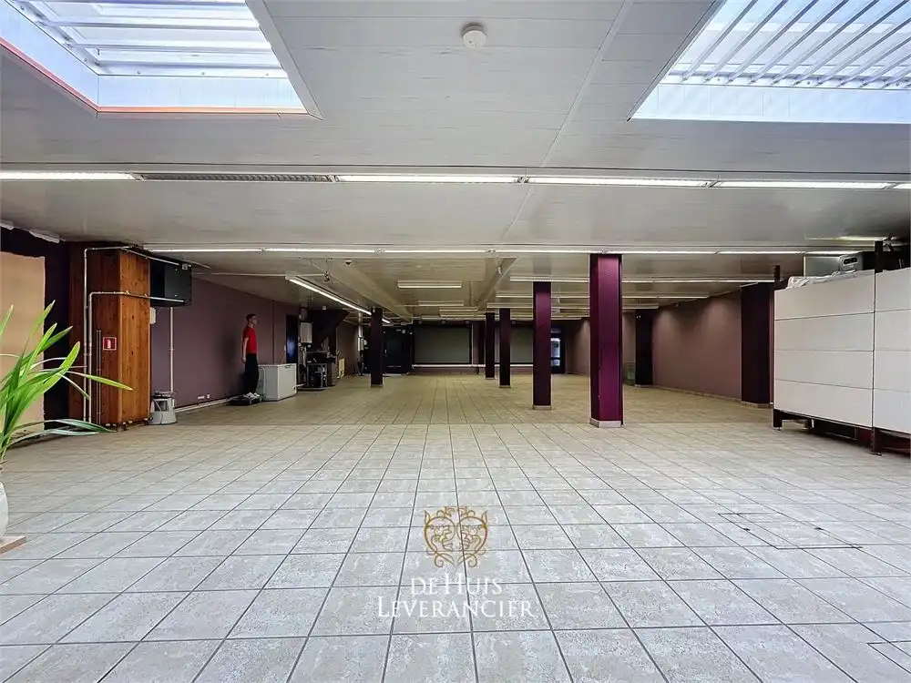 Ruime (253m) handelsgelijkvloers in het centrum van Kontich-Kazerne foto 3