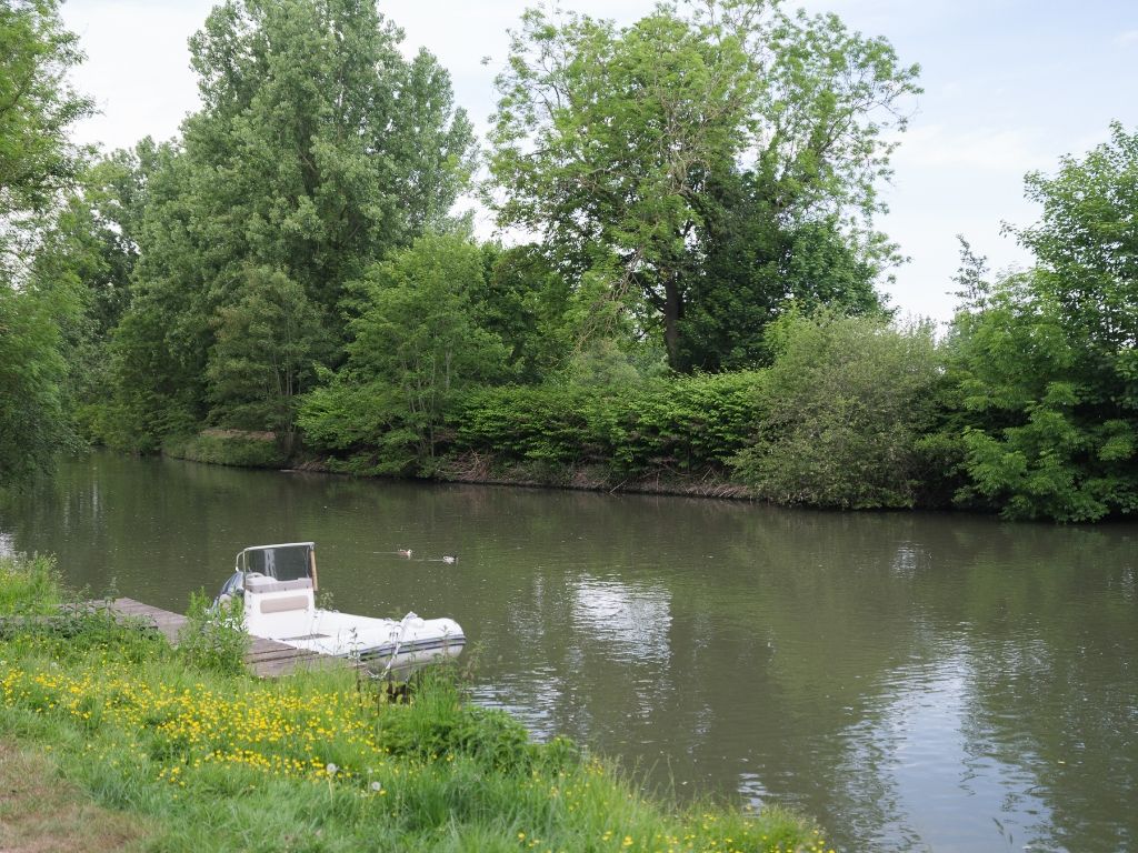 Vrijstaande villa (te renoveren) op slechts 50 meter van de Leie foto 11