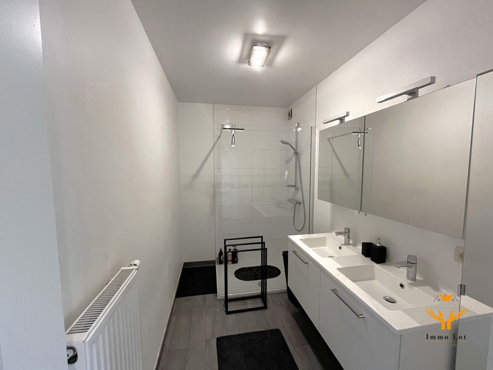 Bemeubeld appartement met 2 slaapkamers foto 9