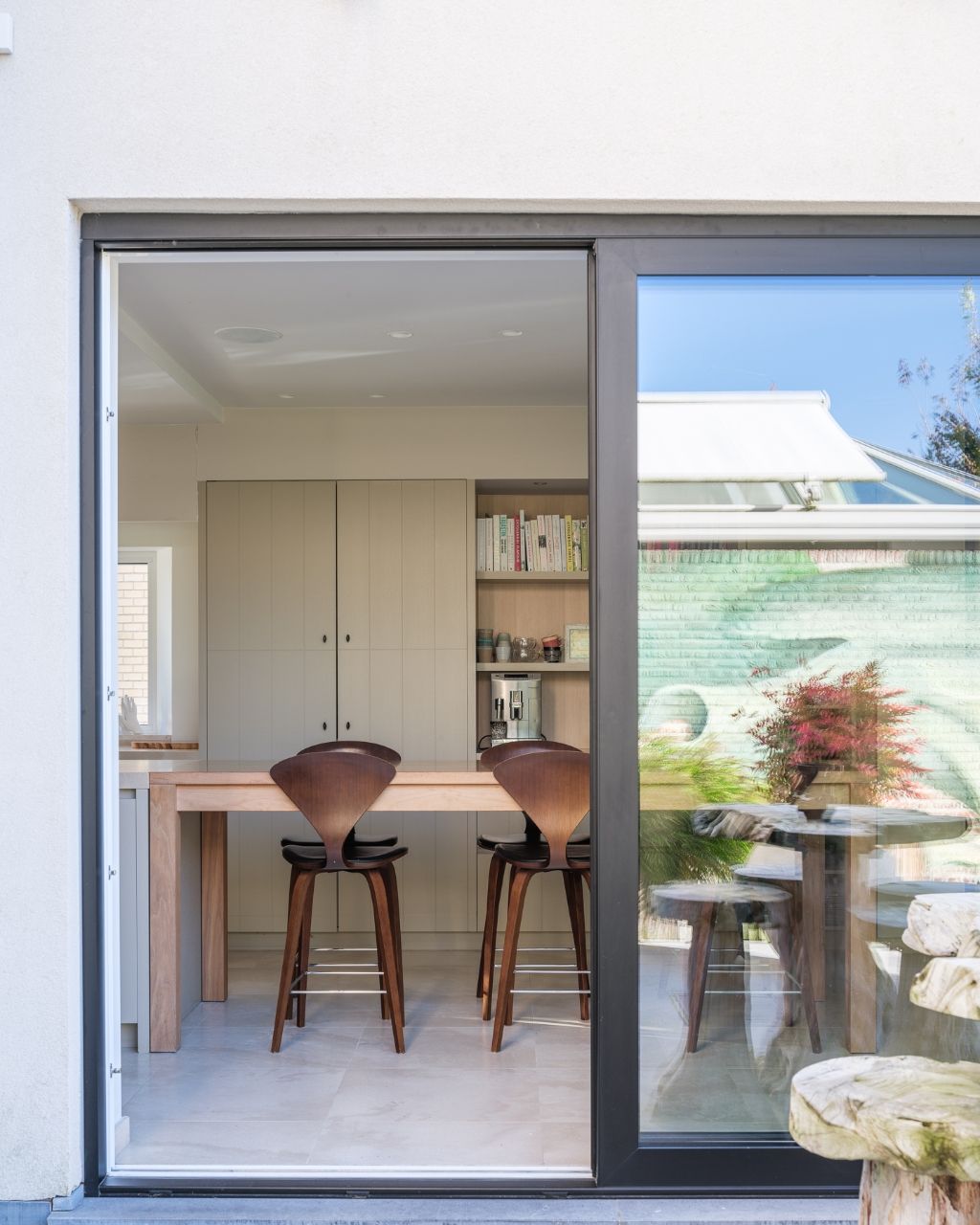 Hoogwaardig gerenoveerde halfopen bebouwing, voorzien van alle luxe, 5 slaapkamers, goed georiënteerde tuin, binnenzwembad en wellness. foto 3