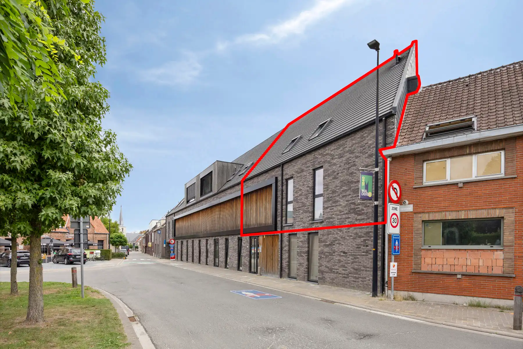 Uitzonderlijk ruim appartement met garage en staanplaats foto 2