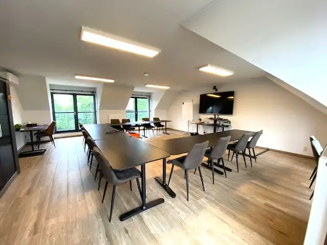 Instapklare kantoorruimte met gemeenschappelijke parking, nabij E313 foto 6