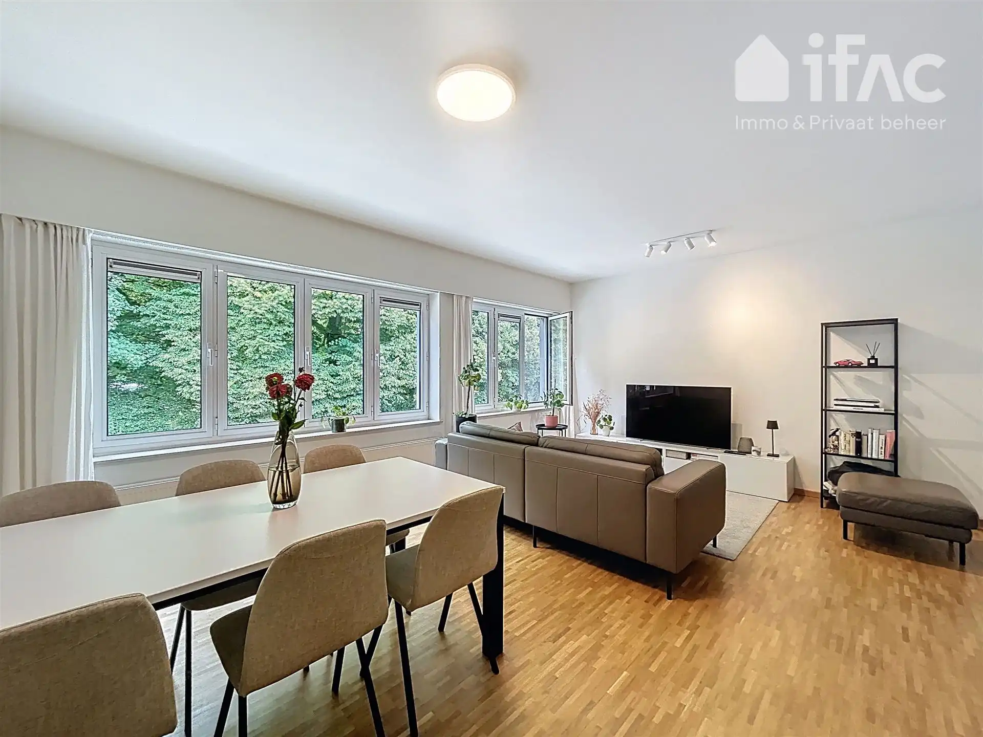 Zeer goed onderhouden appartement op de 2de verdieping foto {{pictureIndex}}