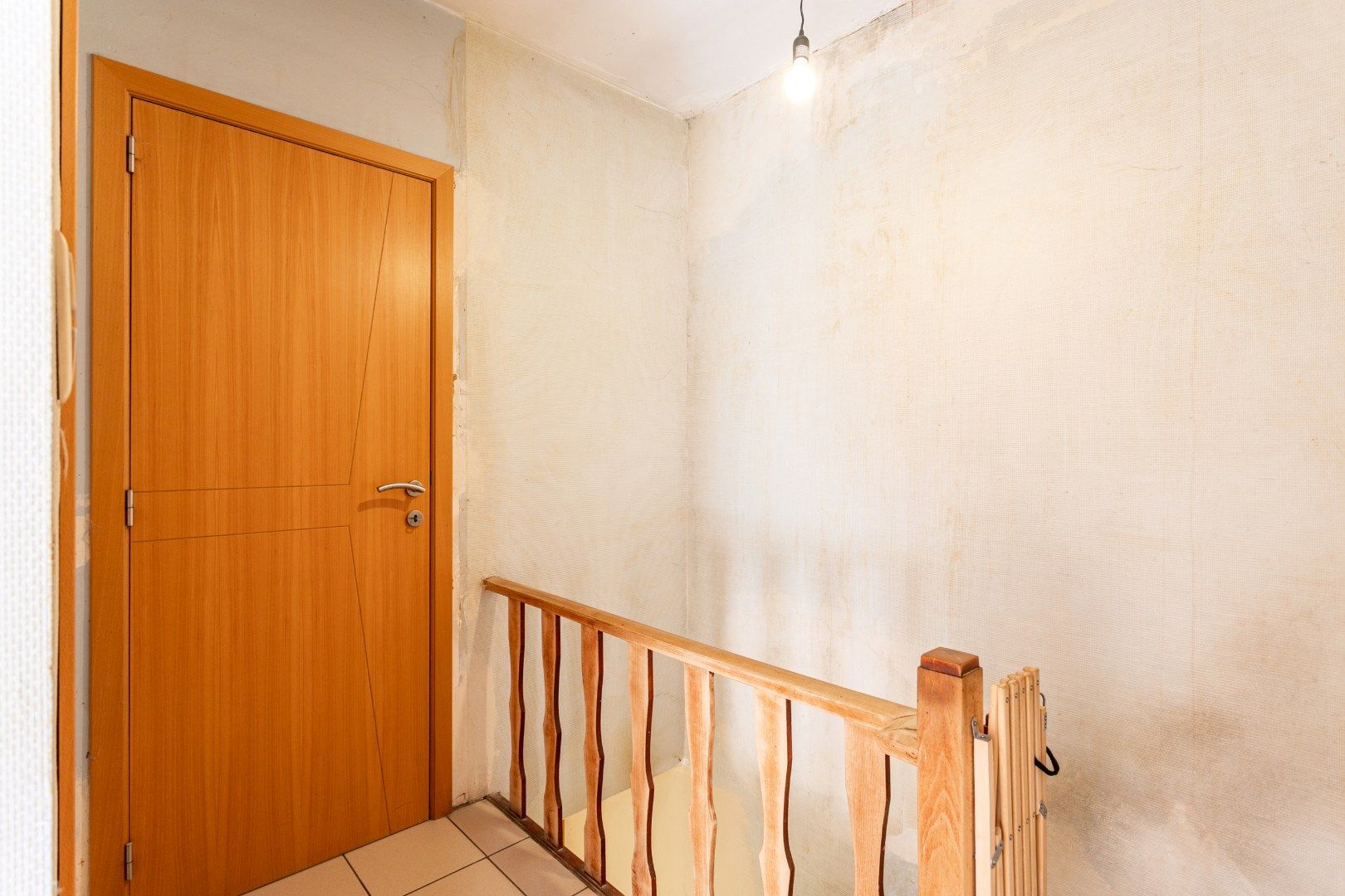 Te renoveren woning met 2 slaapkamers (4 mogelijk), bureau en aangename tuin foto 10